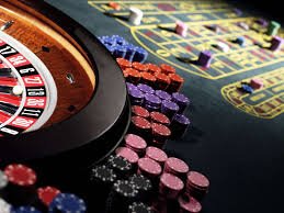 Studio blackjack live dengan dealer terlatih dan streaming multi-kamera Studio blackjack live dengan dealer profesional di platform olah bet